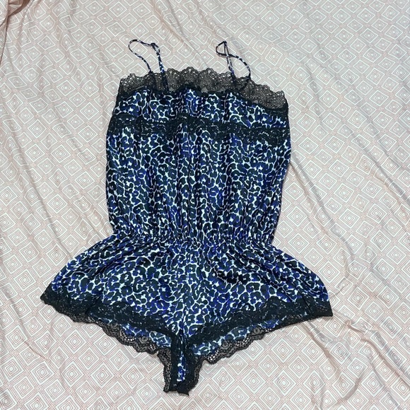 Leopard Sleep Onesie - Picture 3 of 4